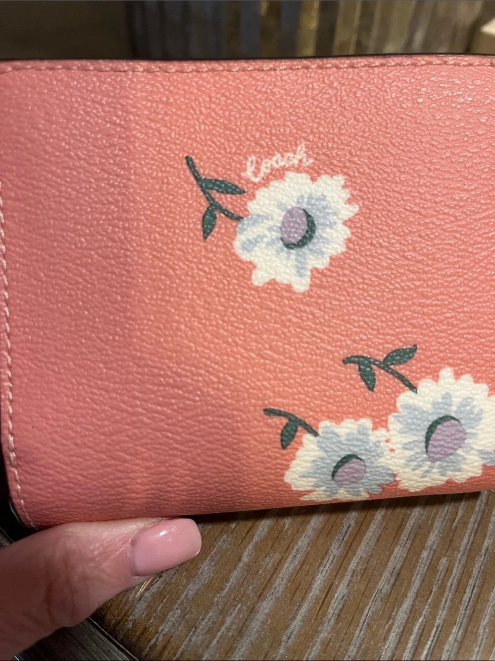 New without tags. Comes with box. Coach Pink Floral Compact Wall - Picture 2 of 10